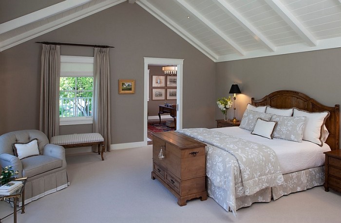 How to decorate a room with sloped ceilings