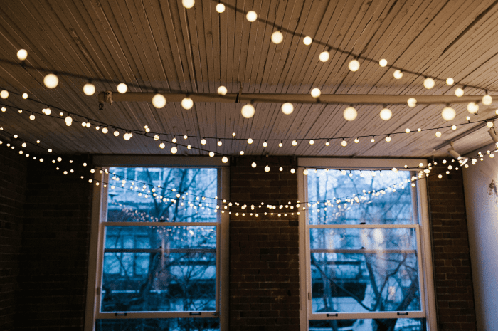 How to decorate your room with string lights